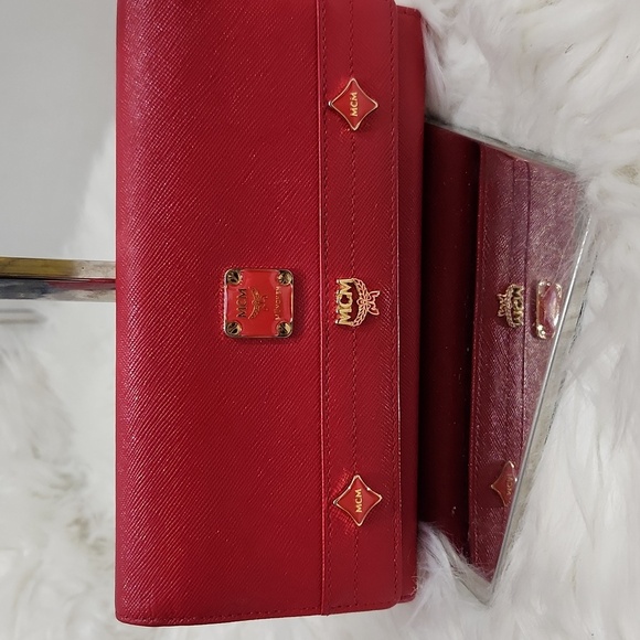 🔹️MCM 🔹️LONG RED WALLET WITH CHARM - Picture 1 of 12